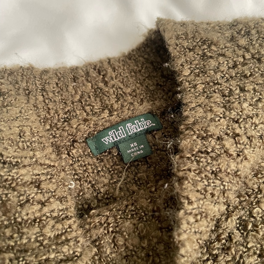 Olive cropped fuzzy sweater - Picture 5 of 5